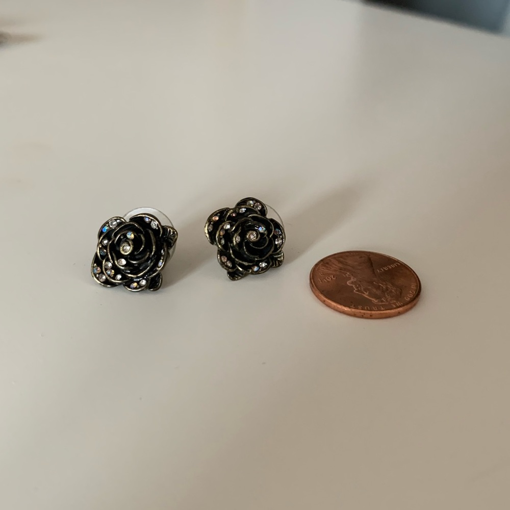 Betsey Johnson single stud brass toned earring